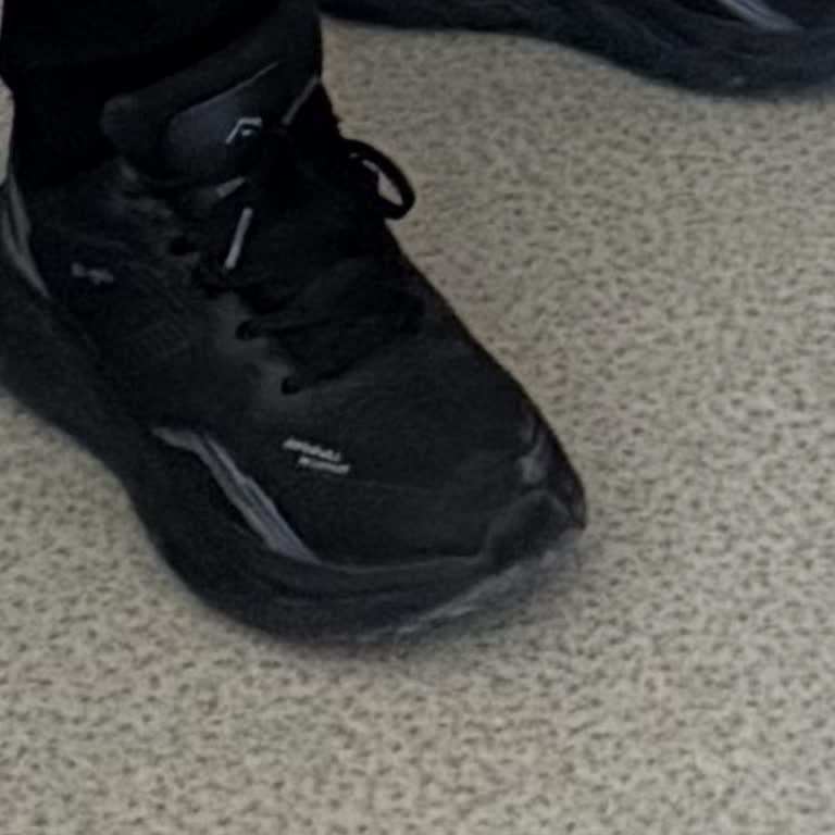 Garanti Kapsamındaki Ayakkabım Koku Ve Yırtılma Nedeniyle İmha Edildi, Değişim Reddedildi