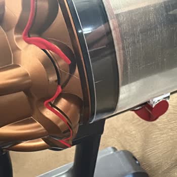 Dyson Siklon Bölümünde Soyulma Garanti Kapsamında Değişim Talebi