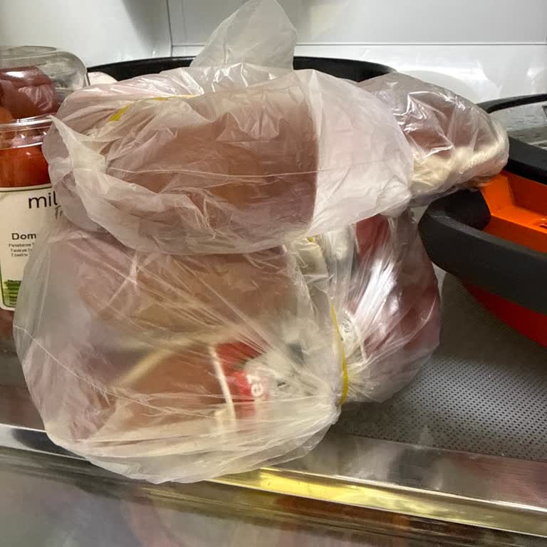 Polonez Sucuğunda Kıkırdak Sorunu Ve Aşırı Fiyat Şikayeti