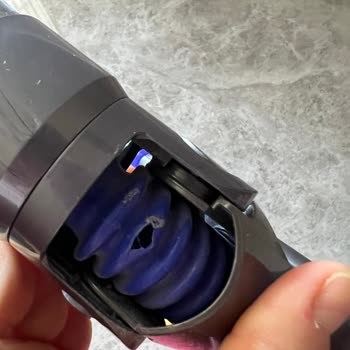 Dyson V15 Submarine'da Gövde Ve Işıklı Başlık Kırılması Garanti Kapsamında Ücretsiz Değişim Talebi
