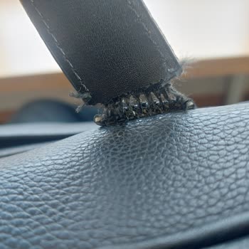 Pierre Cardin Giyim Çantası Kısa Sürede Tutma Yerleri Koparak Kullanılamaz Hale Geldi