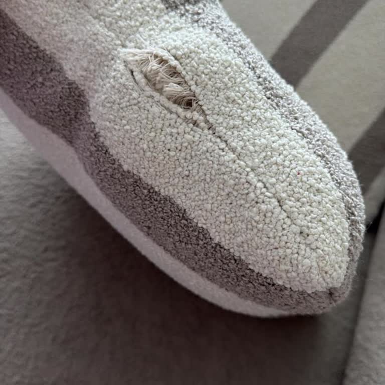 Kırık Kırlent Ve Bozuk TV Ünitesi, Cevapsız İletişim Mağduriyeti