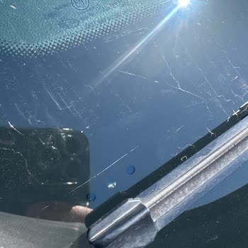Sıfır Araç Cam Filmi İşleminde Derin Çizikler Ve Fitil Kesilmesi
