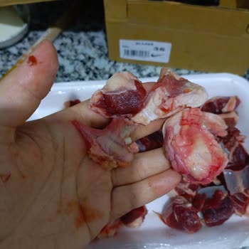 Onur Market'ten Alınan Etin Yarısı Yağlı Ve Yenmez