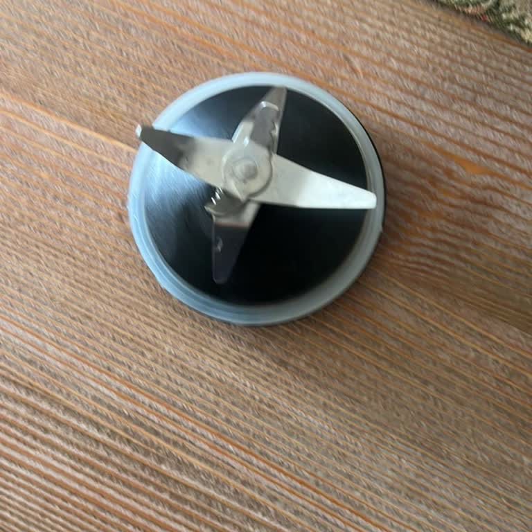 Блендер Jumbo Homend Отделился Корпус, Требуют деньги Ремонт