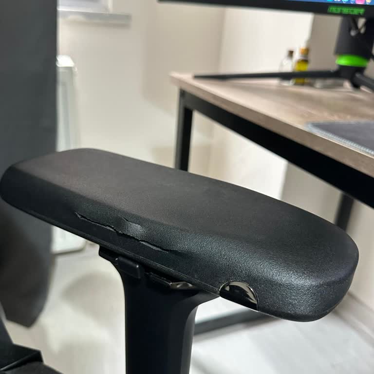 Kolçak Çatlakları Nedeniyle Ücretsiz Koçtaş'tan Xdrive Oyun Koltuğu Değişim Talebi