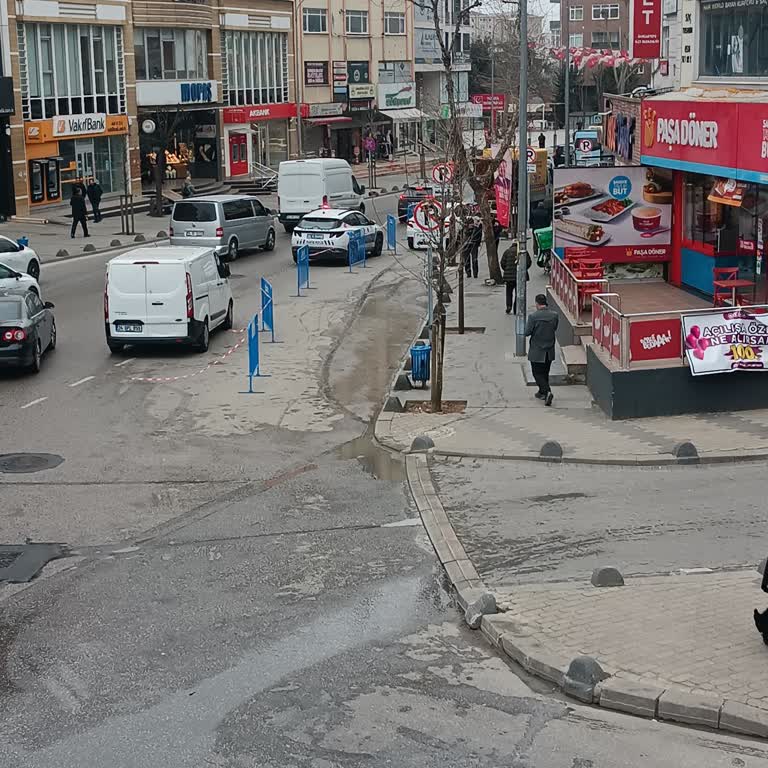 Samandıra’da Yol Çalışmaları Park Yerlerini Azaltarak Esnafları Zor Duruma Sokuyor