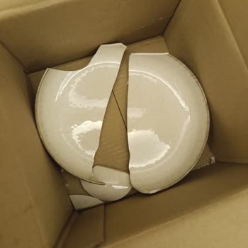 Kırık Tabakların Değişimi İçin N11 Müşteri Hizmetlerinden Çözüm Bekliyorum