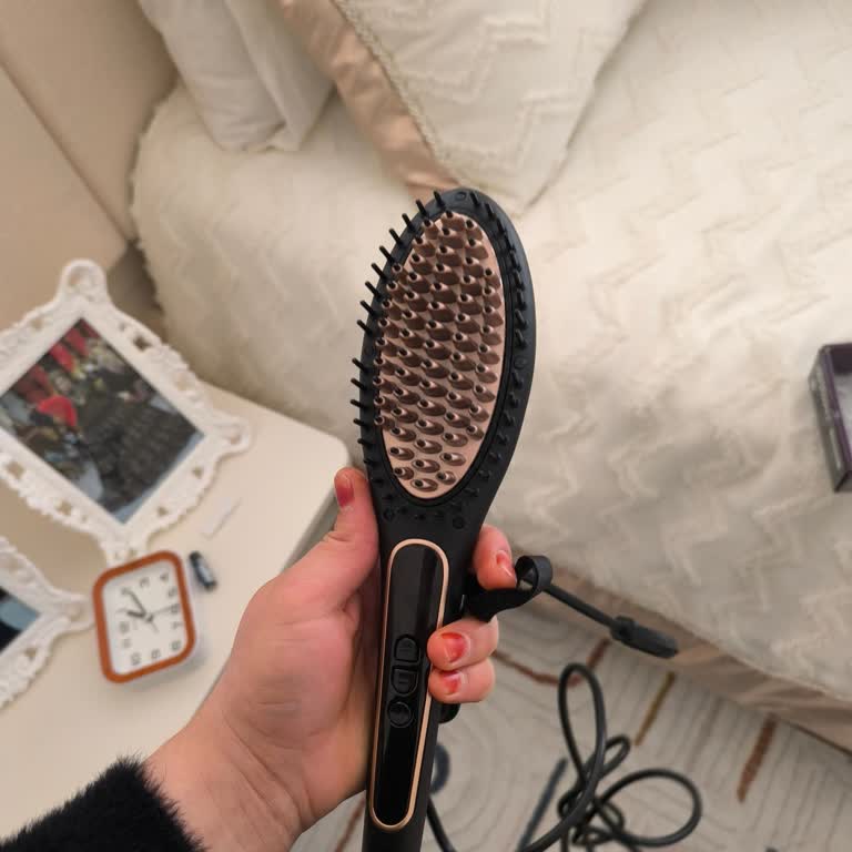 Saç Düzleştirici Etkisi Yetersiz, Kabarık Saçları Daha Da Artırdı