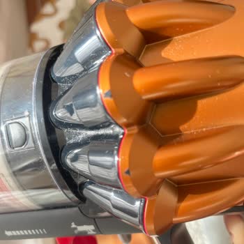 Dyson Servisi Ürünü Çiziklerle Ve Daha Kötü Durumda Geri Gönderdi