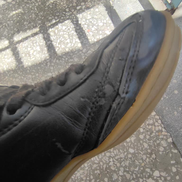 Kısa Sürede Deri Atması Ve Çatlaklar Nedeniyle Ayakkabı İadesi Talebi