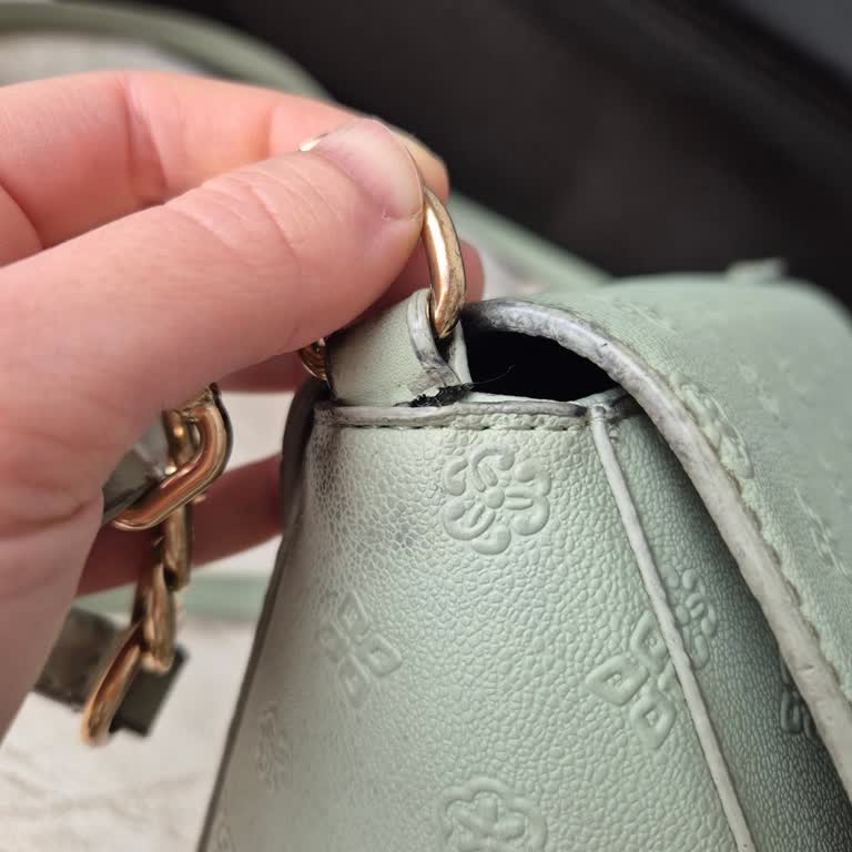 Pierre Cardin Garanti Süresi İçindeki Çantama Ücretsiz Olarak Tadilat Yapılmasını Talep Ediyorum