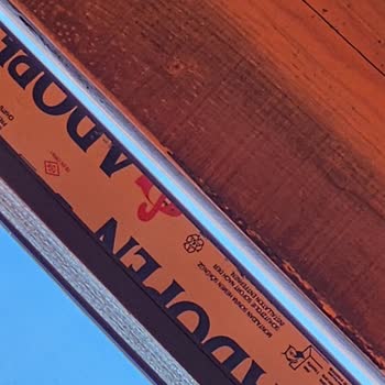 Adopen Pencere Ve Kapı Boşlukları Nedeniyle Yağmur Suyu Bungalov İçine Girdi