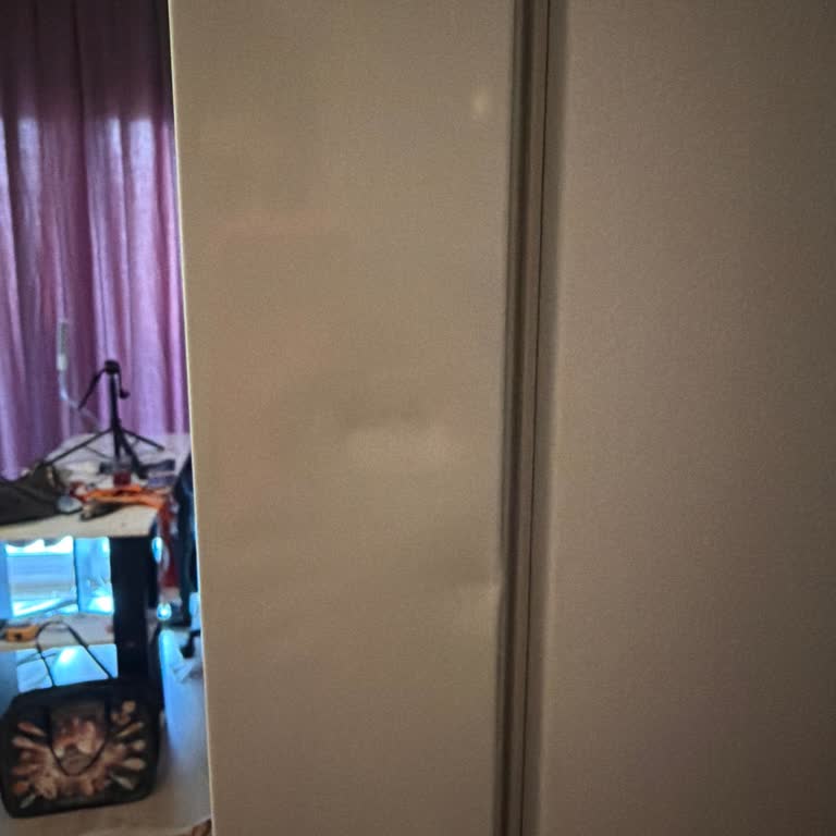 Samsung Buzdolabındaki Hasarlı Kapak İçin Acil Müşteri Hizmeti Talebi