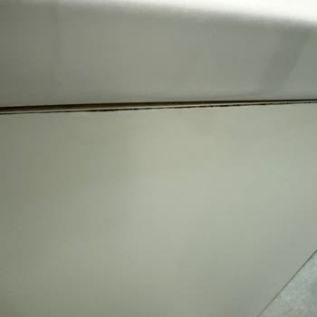 10 Yıllık Garantili Hemnes Banyo Dolabım Şişti, Değişim İstiyorum