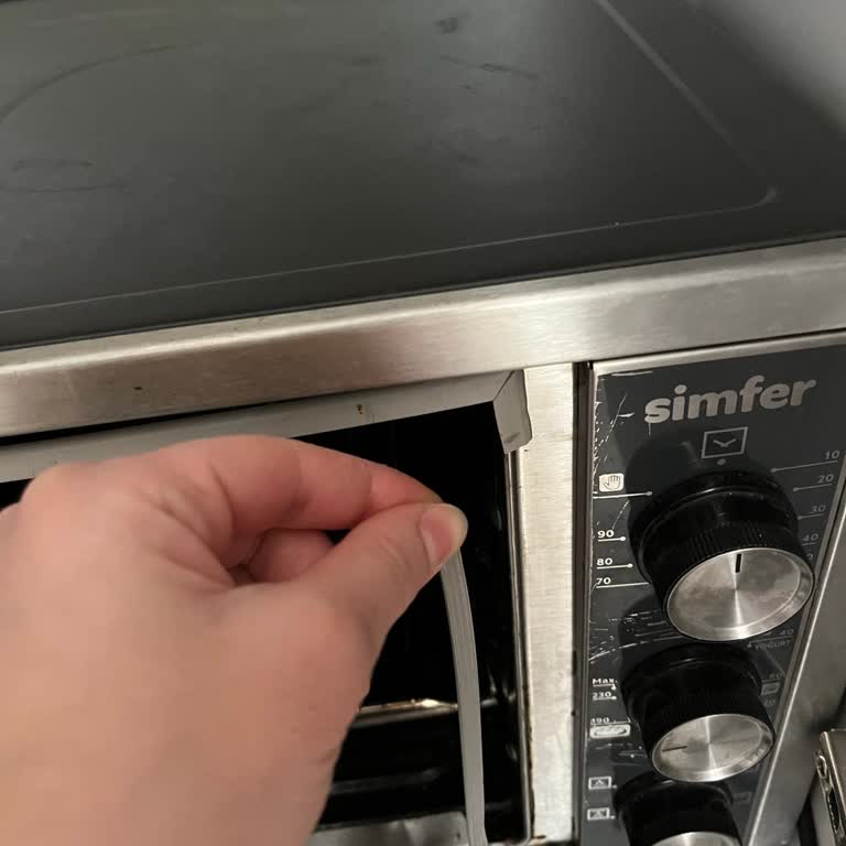 Simfer Fırını Kapak Lastiği Aniden Koptu, Güvenlik Riski Ve Tekrarlayan Arızalar