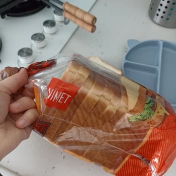 Tost Ekmeğinde Siyah Küf Benzeri Oluşum Ve Geri Ödeme İsteği