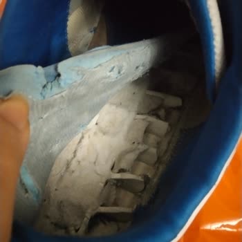 Lumberjack Ayakkabısının Tabanı Hızla Çözülüyor Ve Koku Yapıyor; Değişim Talebi