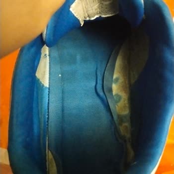 Lumberjack Ayakkabısının Tabanı Hızla Çözülüyor Ve Koku Yapıyor; Değişim Talebi