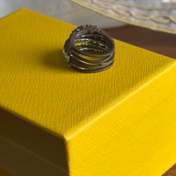 Swarovski Bileklik Ve Yüzükte Hızlı Kopma Ve Renk Değişimi, Mağaza Personelinin İlgisiz Tutumu