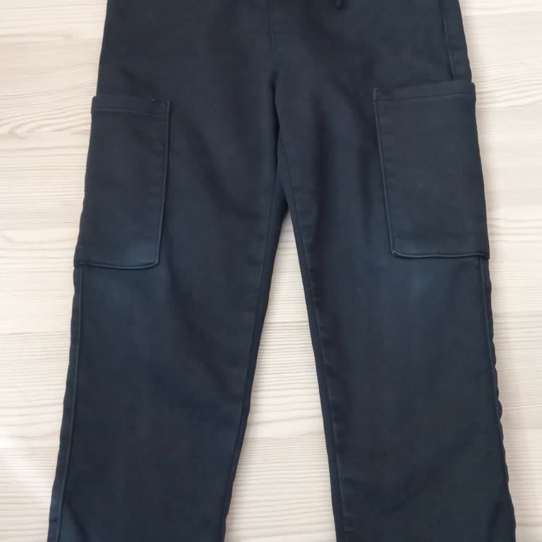 LCW Van Mağazasındaki Pantolonların Cep Kenarları Renk Değiştiriyor