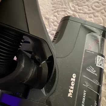 Miele Dikey Süpürge Bilek Kısmı Kırıldı, Garanti Kapsamında Ücretsiz Değişim Talebi