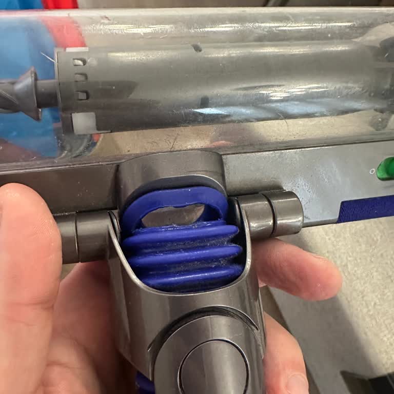 Dyson V15 Lazer Başlığı Hortumu Yırtıldı; Tamir Yok, Yeni Başlık Satın Almak Zorunlu