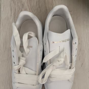 Ayakkabı Görseldekiyle Uyuşmuyor, Sert Ve İade Talebine Yanıt Almıyor