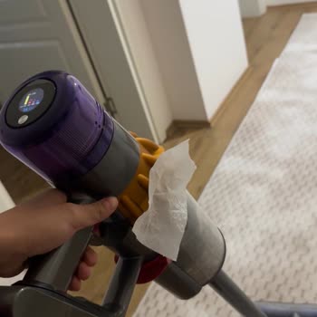 Dyson V15 Süpürge Borusu Oynuyor Ve Emiş Gücü Düşüyor, Değişim İstiyorum