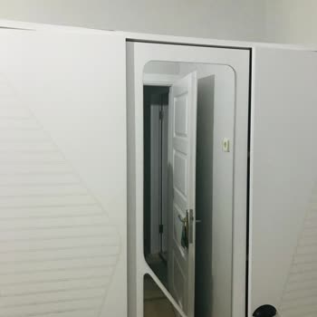 Gardırobun Üst Kısmı Bükülmüş Mağaza Çözüm Sunmadı Ve Ücretsiz Parça Değişimi Talep Ediyorum