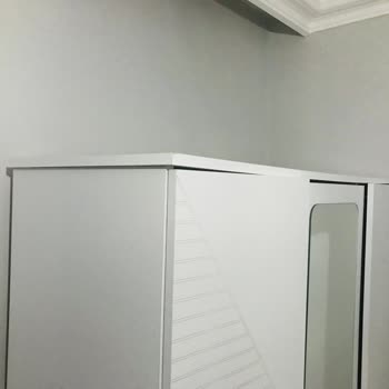Gardırobun Üst Kısmı Bükülmüş Mağaza Çözüm Sunmadı Ve Ücretsiz Parça Değişimi Talep Ediyorum