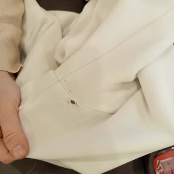 Kumaş Aşınması Ve Yanlış Değerlendirme Nedeniyle Kapüşonlu Sweat Hırka Ücret İadesi Talebi