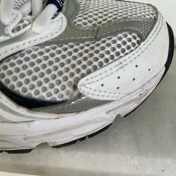 SuperStep Mağazasında New Balance Ayakkabılarda Kalite Sorunu Ve Değişim Talebi