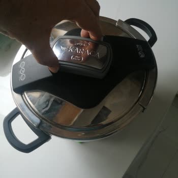 Karaca Düdüklü Tencerenin Kapağı Dün Yemek Pişirdikten Sonra Hiçbir Şekilde Açılmadı