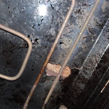 Ocaklı Fırının Tavanındaki Çürüme Ve Metal Parçaları Sağlık Riskine Yol Açıyor