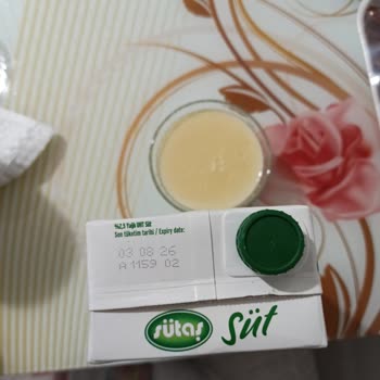 Sütaş Sütündeki Kırmızı Renk Ve Yoğun Koku Güveni Sarsıyor