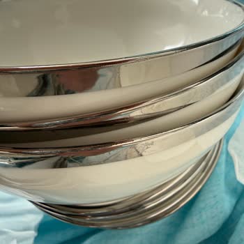 Karaca Züccaciye Ürünlerin Arkasında Asla Değil