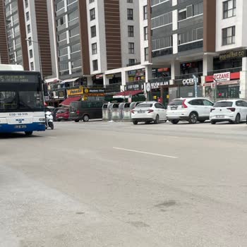 Durakta Otobüs Durmuyor, Yolcular Mağdur Ediliyor