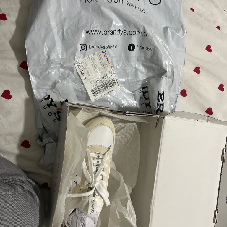 Siparişte Sadece Sneaker Teslim Edildi, Çanta Ve Kemer Bulunamadı