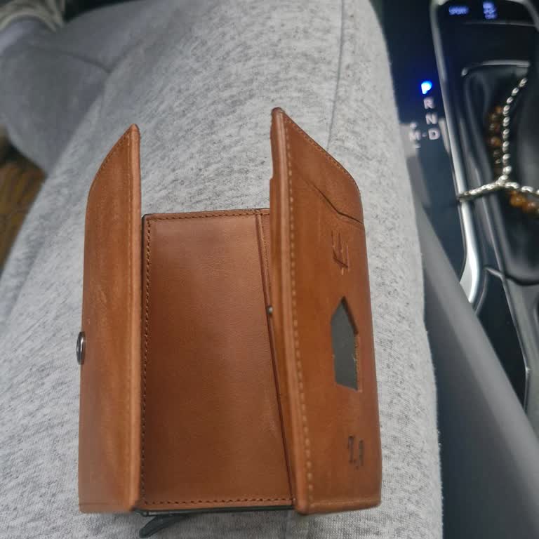 Cüzdanın Çıtçıtı 10 Banknotta Kapanmıyor, Değişim Veya İade Talebi