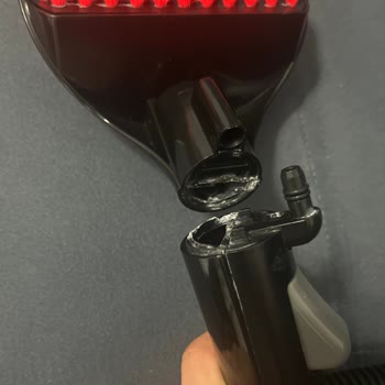 Bissell Spotclean Proheat 330 Makinesinde İlk Kullanımda Tetik Parçası Kırıldı