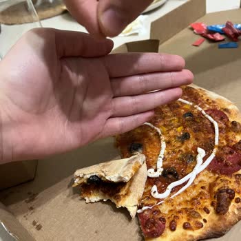 Saçlı Pizza İçin Tam Ücret İadesi Talebi