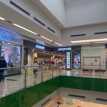 Adidas Ankamall Mağazasında Müdür Ve Personelin Tehdit Ve Hakaret Davranışı