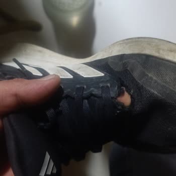 FLO Ayakkabısının Erken Yıpranması Ve Değişim Talebi