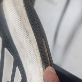 FLO Ayakkabısının Erken Yıpranması Ve Değişim Talebi