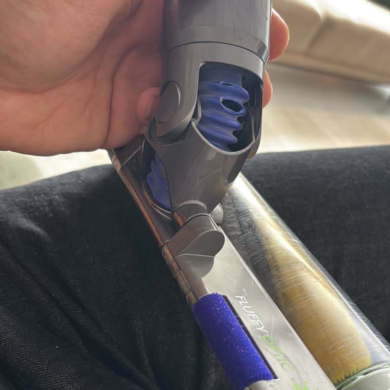 Dyson Fluffy Optik Başlığındaki Esnek Boru Yırtılması Ve Garanti Değişim Talebi