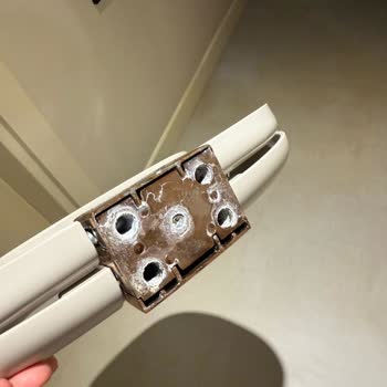 Vitra Armatür Ve Klozetlerde Hızlı Renk Atması Ve Vidaların Oksitlenmesi Sorunu