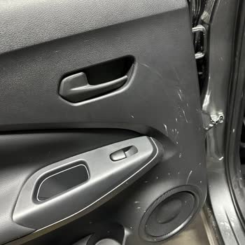 Teslim Edilen Nissan Juke’da İç Kapı Ve Döşemelerde Boya Lekeleri Ve Servisin Özensiz Yaklaşımı