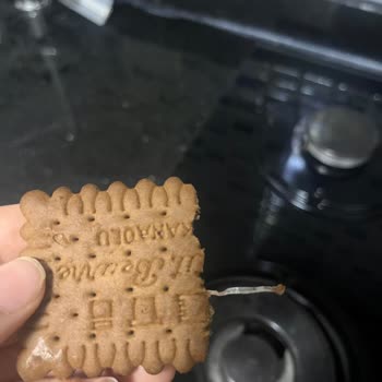 Eti Pötibör Kakaolu Bisküvi İçinde Plastik Parça Bulundu Güvenim Sarsıldı