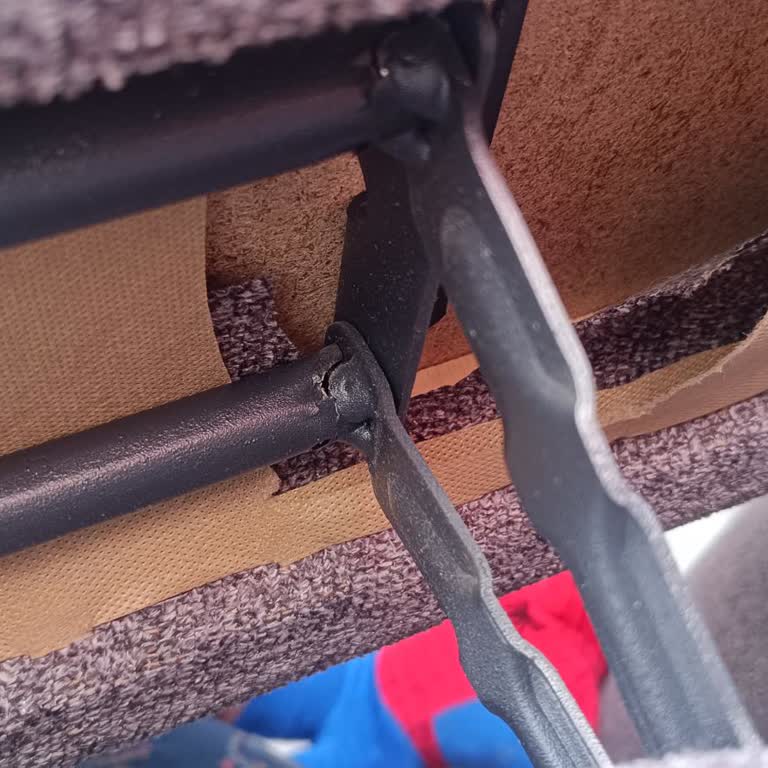 Kırık İskeletli Koltuk Takımının Kullanıcı Hatası Gibi Reddedilmesi